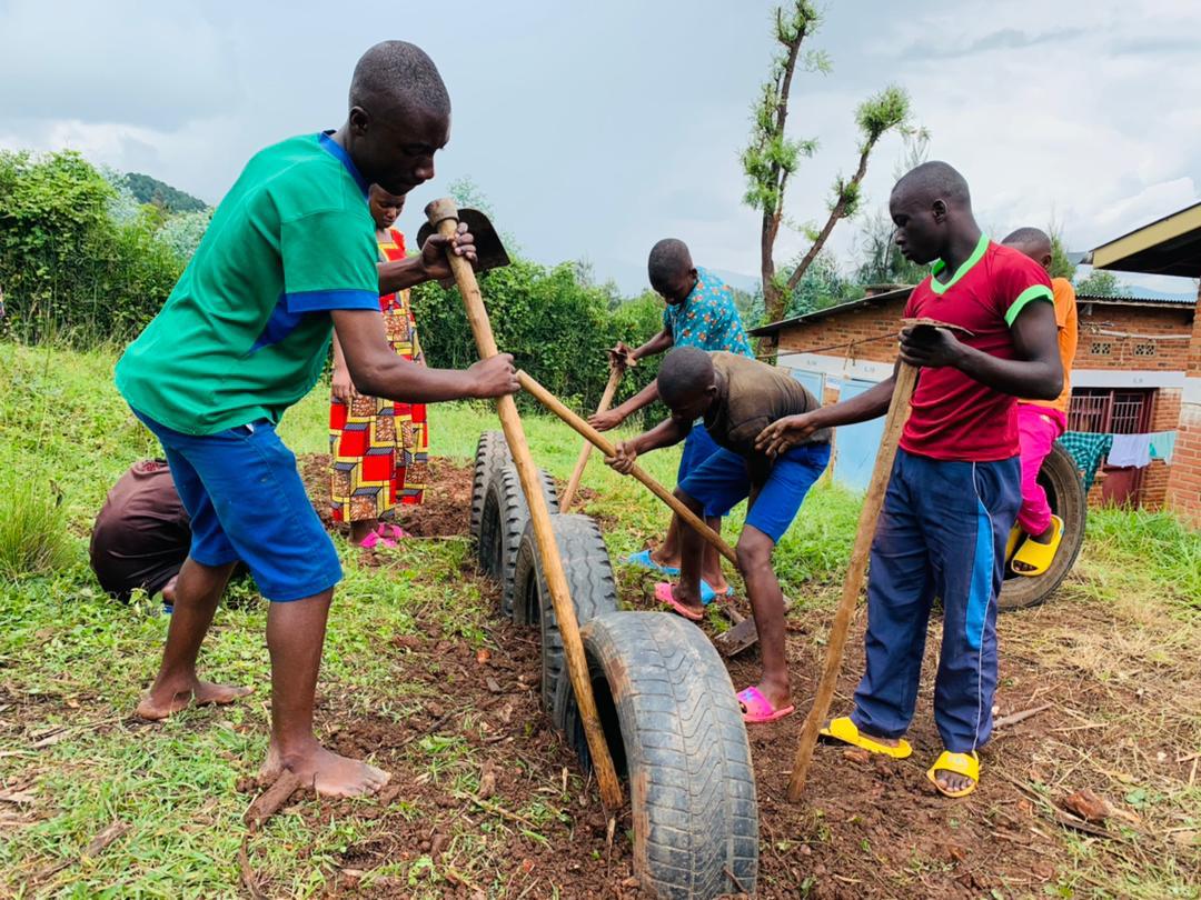 centre komera building playground