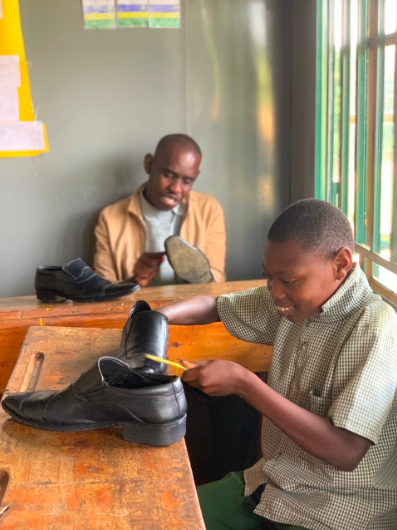 izere mubyeyi shoe polishing